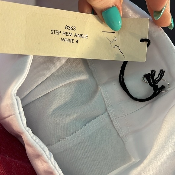 Estelle & Finn Ankle Pants Step Hem Pull-On Style White Size 4 NWT Elastic Waist - Picture 6 of 9